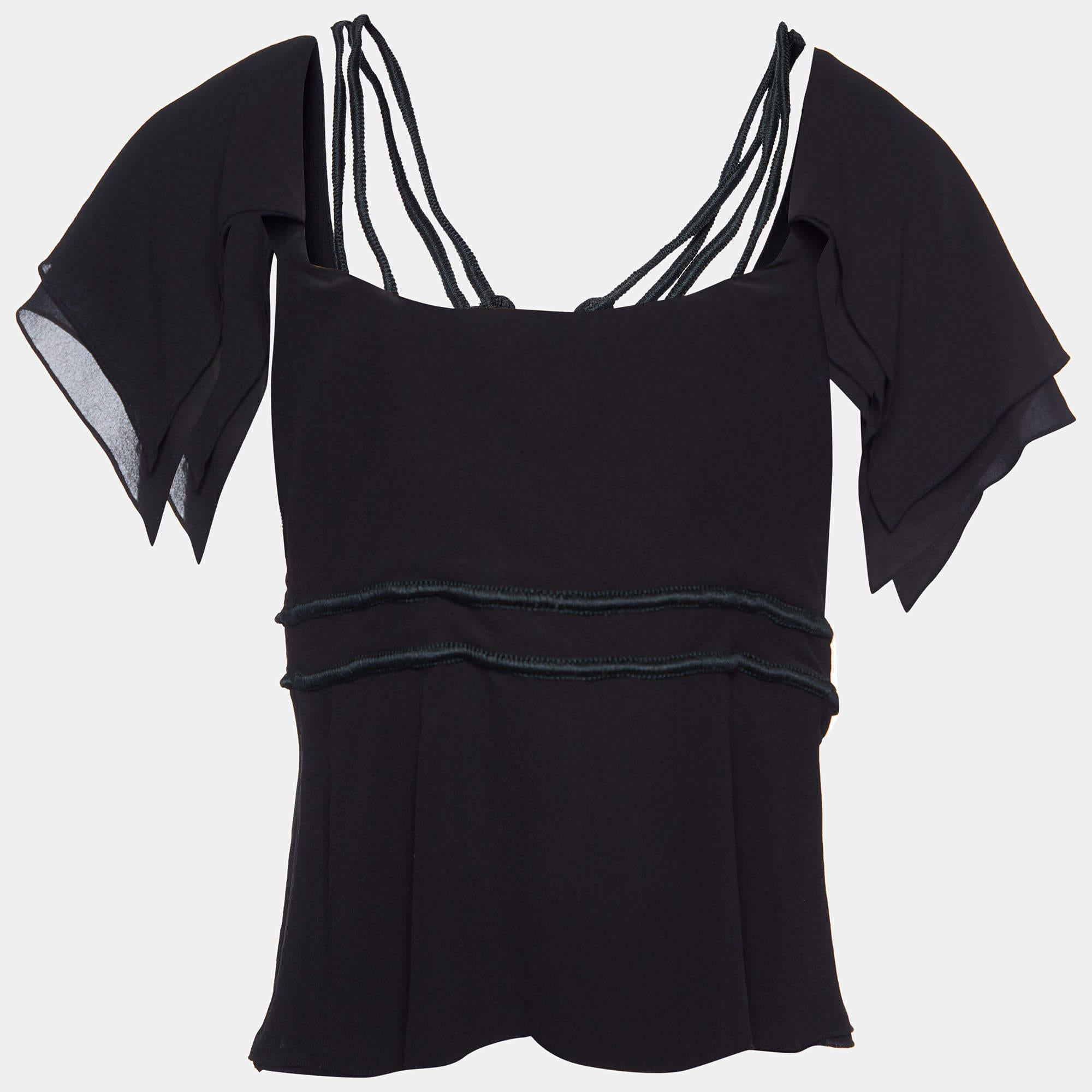 Find great style and comfort while wearing this designer top. Tailored using the best fabrics the creation has been given immense detail. Style it with a pair of jeans and flats.