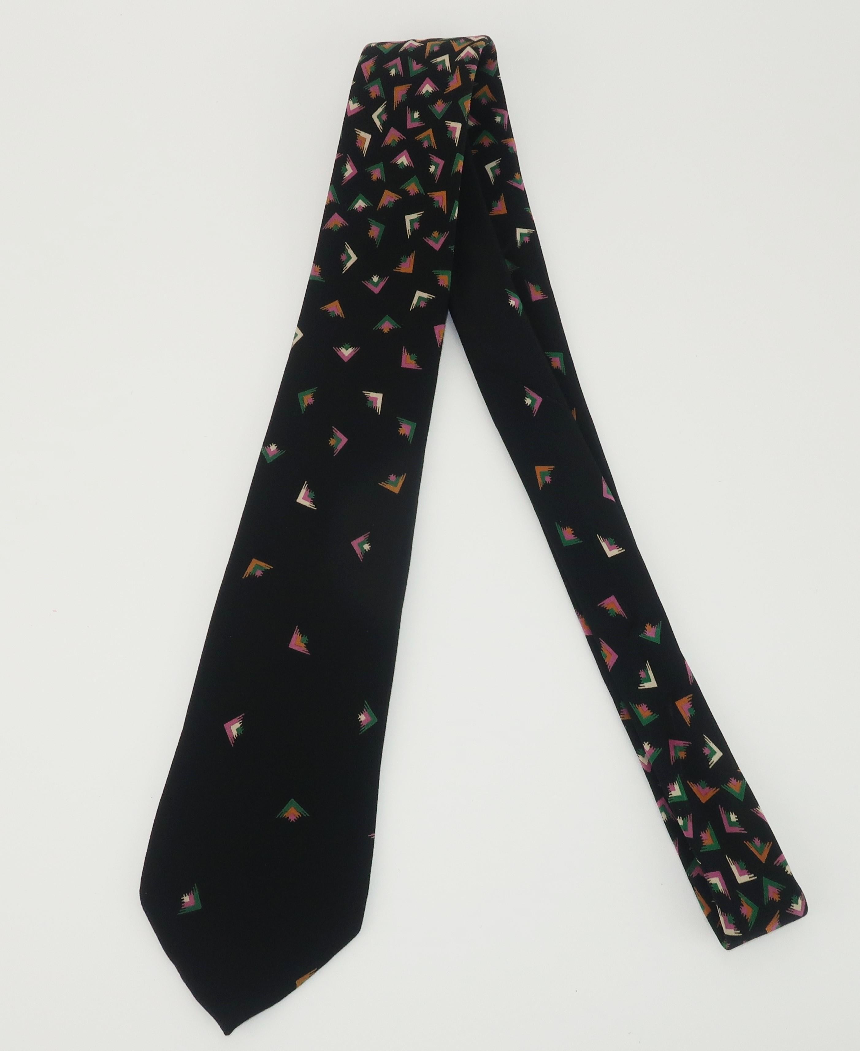 Chloe Black Silk Geometric Print Neck Tie Men's Necktie In Good Condition For Sale In Atlanta, GA