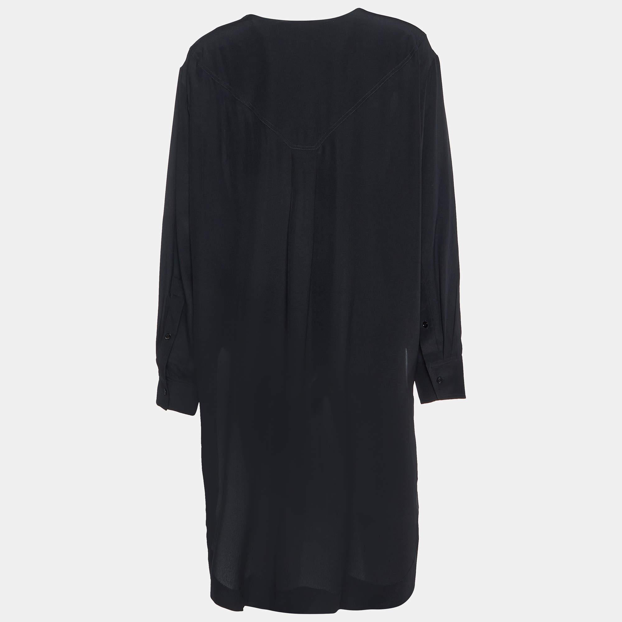 This Chloe black dress brings minimal details and a loose fit silhouette. It is made from silk and is bound to give you comfort.