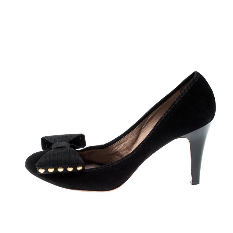 Crafted out of suede, these pumps are a functional pick for all events. With this pair, Chloe brings to you one of their best designs that reflect the trends for the season. This pair of black pumps features bow details and 8.5 cm heels.

Includes:
