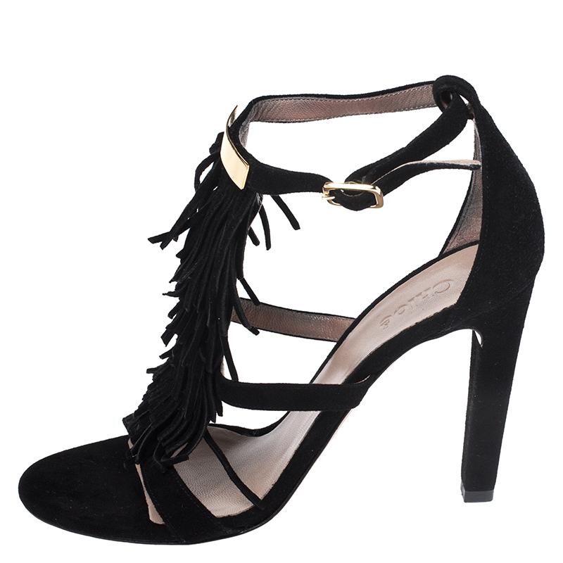 Gorgeous and glamorous, these black sandals from Chloe are here to mesmerize you with their fabulous style and design. The sandals are beautifully crafted in suede and feature a fringe detailing on the vamps with a sleek gold-tone plate. They also