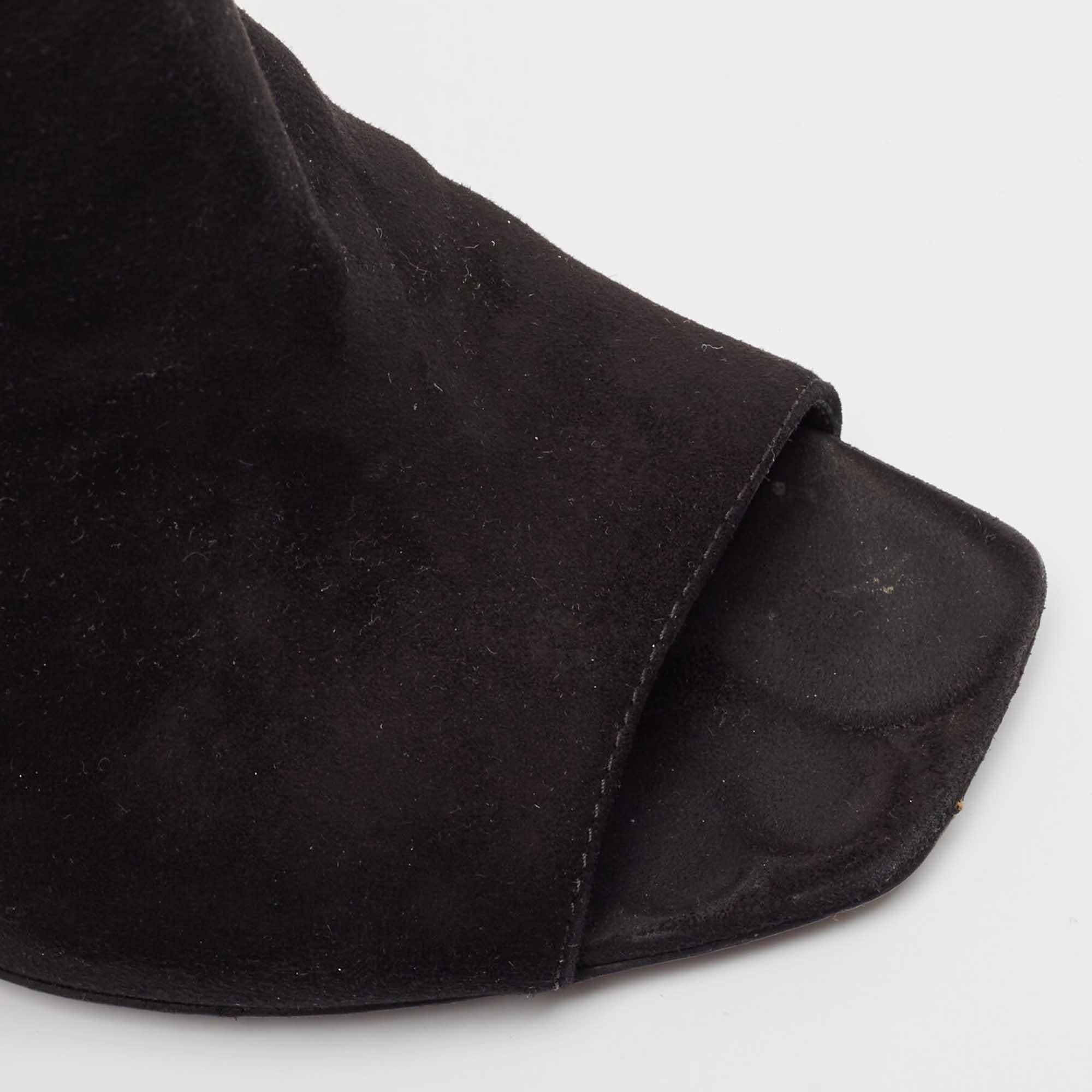 Chloe Schwarze Wildlederstiefel mit Keil in Knöchellänge Größe 38 im Angebot 3
