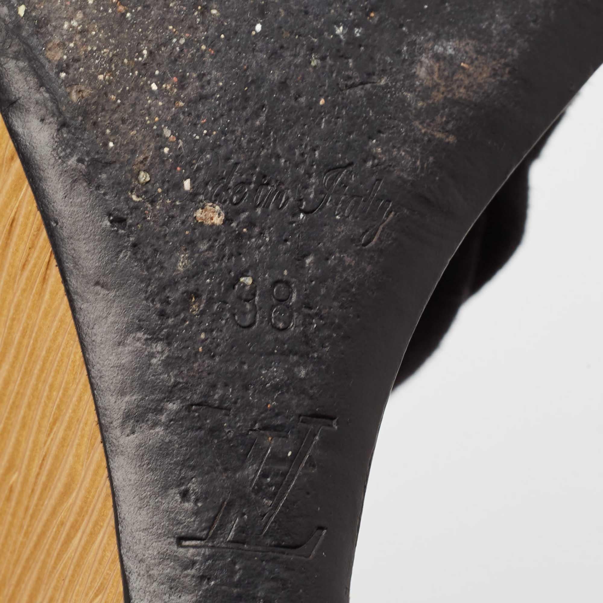 Chloe Schwarze Wildlederstiefel mit Keil in Knöchellänge Größe 38 im Angebot 4