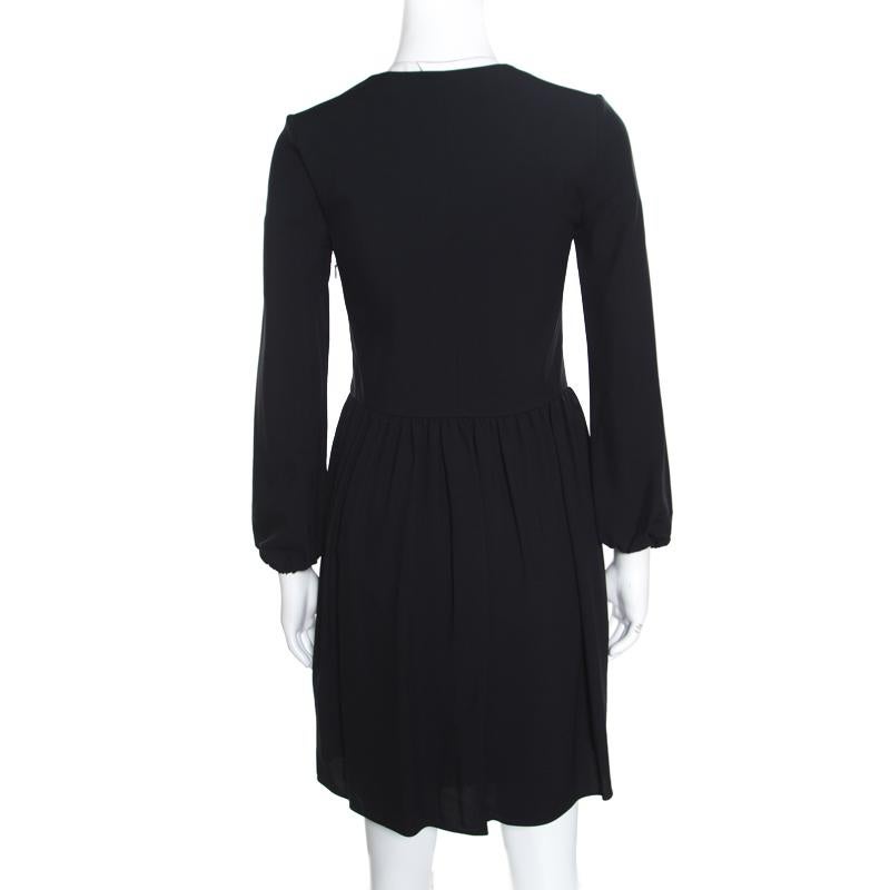 Granting a flattering and feminine silhouette, this dress from the house of Chloe is a melange of label's elegant aesthetics and coquettish details. It is cut from quality fabrics and features a timeless black hue along with long sleeves and a