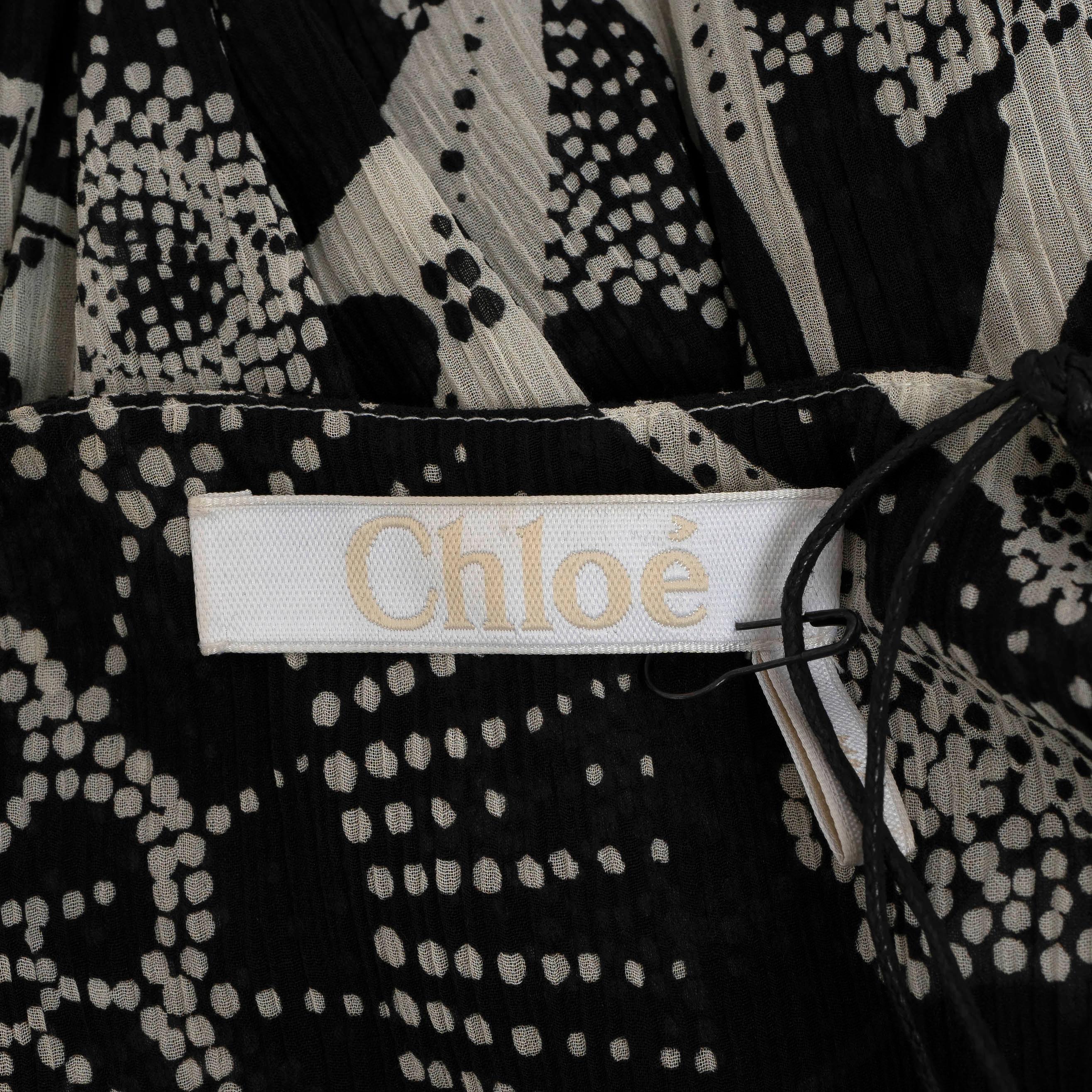 CHLOE black & white cotton & silk 2018 FLORAL RUFFLED MINI Dress 40 M For Sale 2