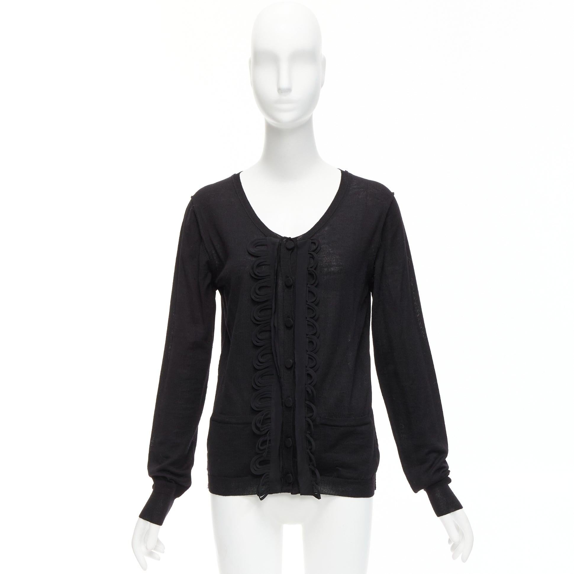 Cardigan à encolure dégagée en laine militaire festonnée et à volants CHLOE noir M en vente 4