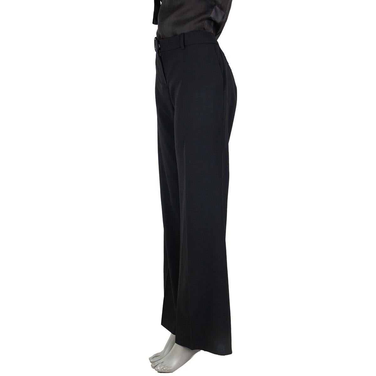 authentic Chloé wide leg suit pants in black wool (90%), polyamide (8%) and elastane (2%). Opens with a button, one hook and a zipper on the front. Has been worn and is in excellent conditions.

Tag Size 42 
Size L
Waist 90cm (35.1in)
Hips 104cm