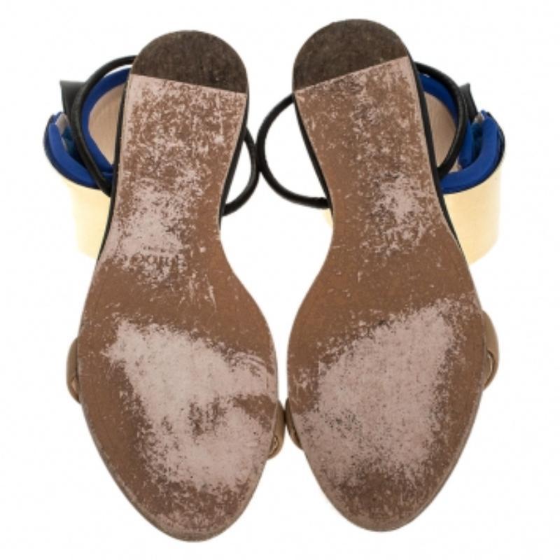 Sandales plates Chloe bleu/beige en cuir et nylon, taille 38 en vente 2