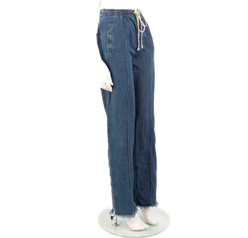CONDITION is Very good. Minimal wear to the jeans is evident. Minimal wear to the front side near the pocket is seen with a few pulls to the weave on this used Chloé designer resale item.
 
 
 
 Details
 
 
 Blue
 
 Denim
 
 Jeans
 
 Wide leg
 
