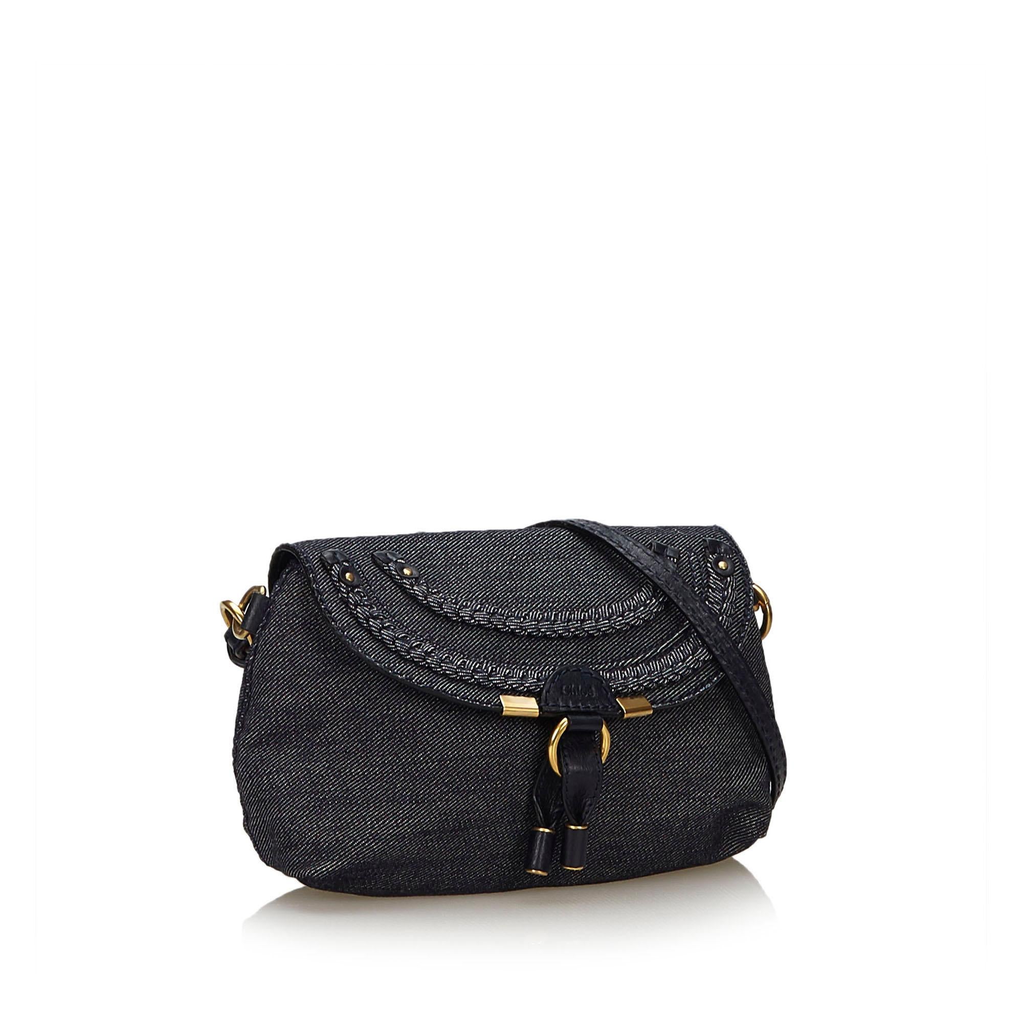 The Marcie crossbody bag features a denim body, a textured front flap with a magnetic closure and an interior slip pocket. It carries as B+ condition rating.

Inclusions: 
Dust Bag
Authenticity Card

Dimensions:
Length: 23.00 cm
Width: 15.00
