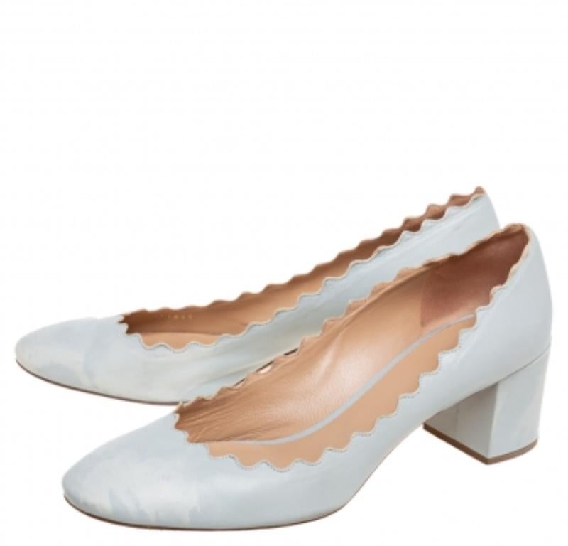 Chloe Blue Leather Lauren Scallop Trim Block Heel Pumps Size 40 (escarpins à talons hauts en cuir bleu) État moyen - En vente à Dubai, Al Qouz 2
