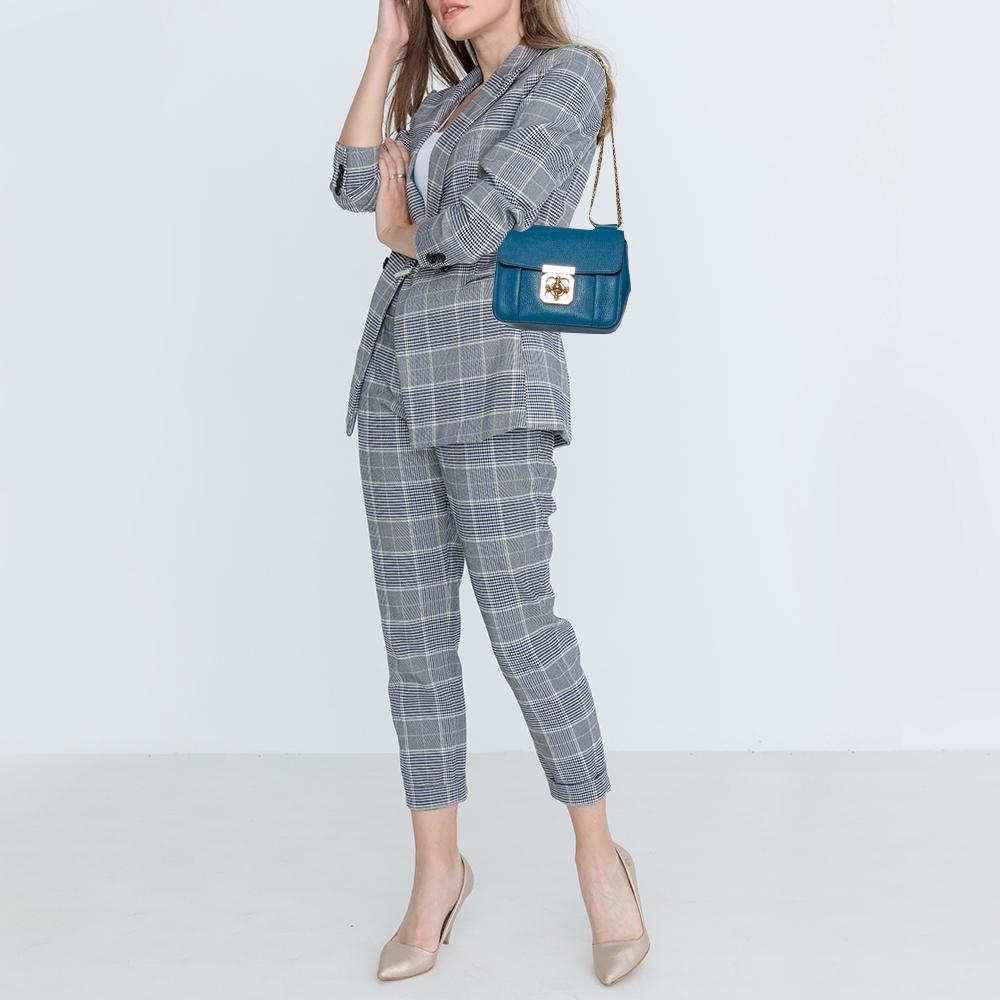 Chloé Kleine Elsie Umhängetasche aus blauem Leder (Blau)