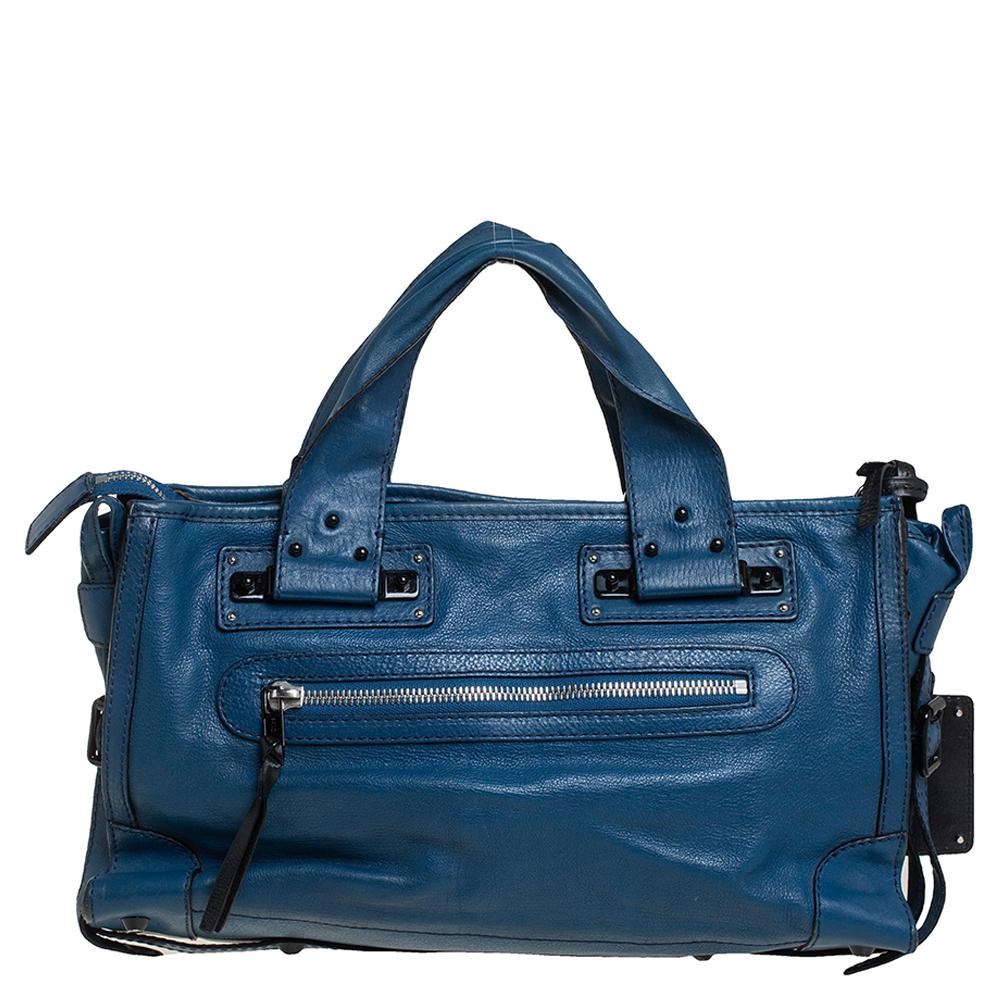 This pretty Chloe Tracy satchel is a piece that can very well accompany most of your outfits. Crafted from leather in a blue shade, it is adorned with flap pockets at the front exterior, a well-sized interior, and dual handles.

