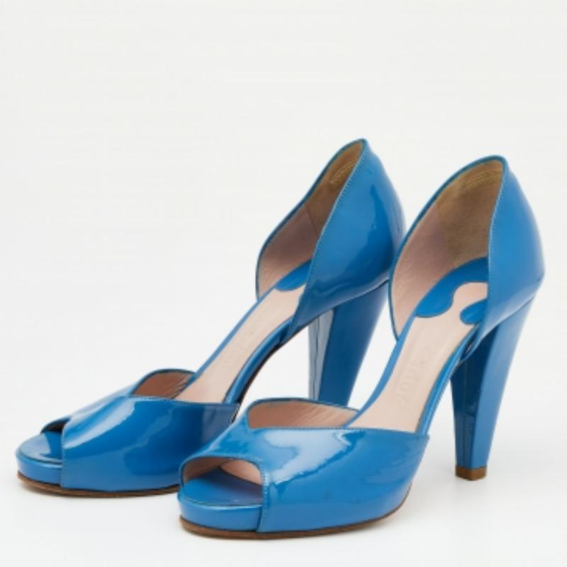 A feminine flair and a sophisticated appeal characterize these Chloe pumps. Crafted using quality materials, they will add an opulent charm to your look and complement many looks that you would want to create.