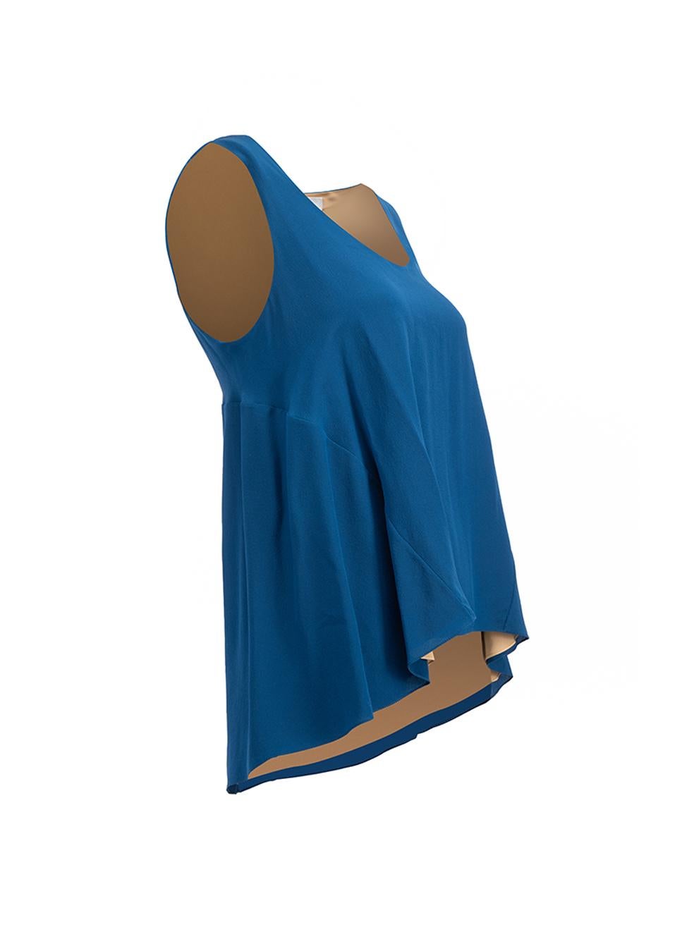 CONDITION is Very good. Hardly any visible wear to blouse is evident. Small stain to the front lining on this used Chloé designer resale item.

Details
Blue
Silk
Sleeveless top
Loose fit
Scoop neckline
High low hemline
Made in