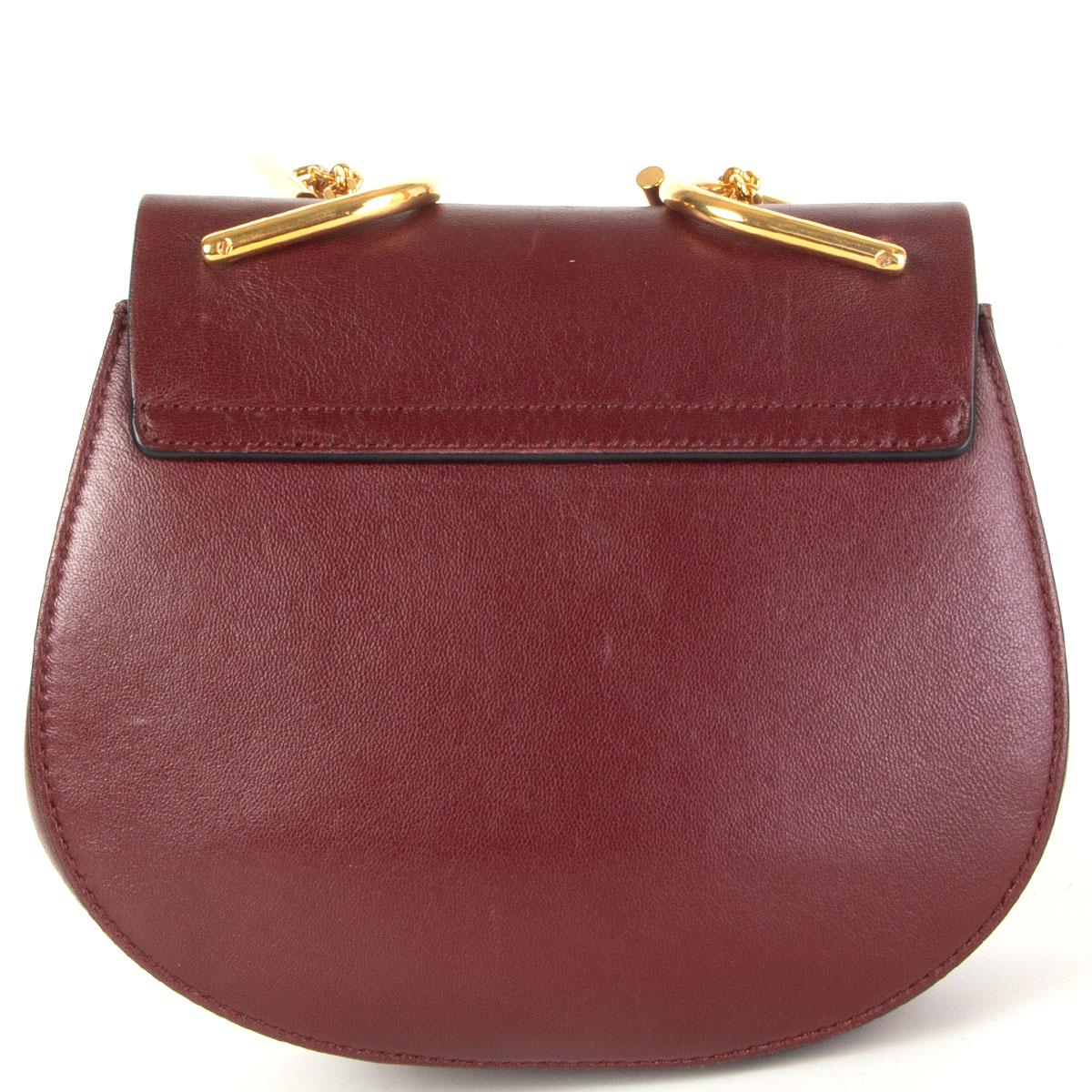 Rouge Chloe - Sac à bandoulière DREW MINI en daim bleu et cuir bordeaux en vente