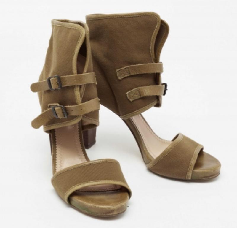 Marron Chloe Brown Canvas and Leather Trim Ankle Sandals Size 38 (Sandales à cheville en toile et cuir) en vente