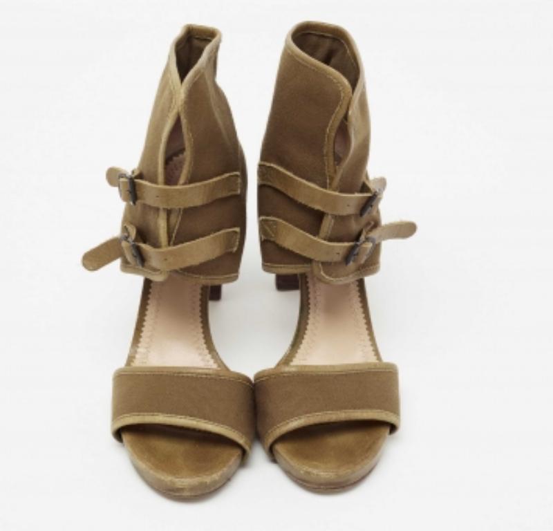 Chloe Brown Canvas and Leather Trim Ankle Sandals Size 38 (Sandales à cheville en toile et cuir) Bon état - En vente à Dubai, Al Qouz 2