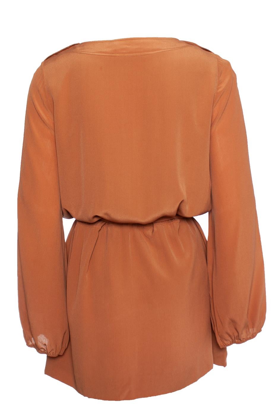 Chloe, brown dress with waist belt and 2 side pockets. The item is in very good condition.

• CONDITION: very good condition 

• SIZE: FR40 - M 

• MEASUREMENTS: length 85 cm, width 50 cm, waist 48 cm, shoulder width 39 cm, arm length 64 cm, belt 35