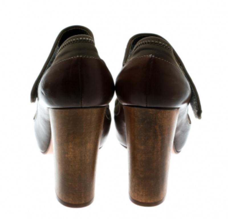 Chloe Brown Leather and Khaki Fabric Mary Jane Block Heel Platform Pumps Taille 38 Pour femmes en vente