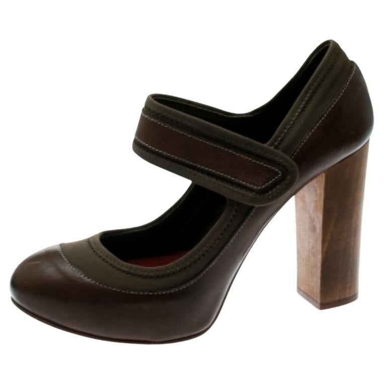 Chloe Brown Leather and Khaki Fabric Mary Jane Block Heel Platform Pumps Taille 38 en vente