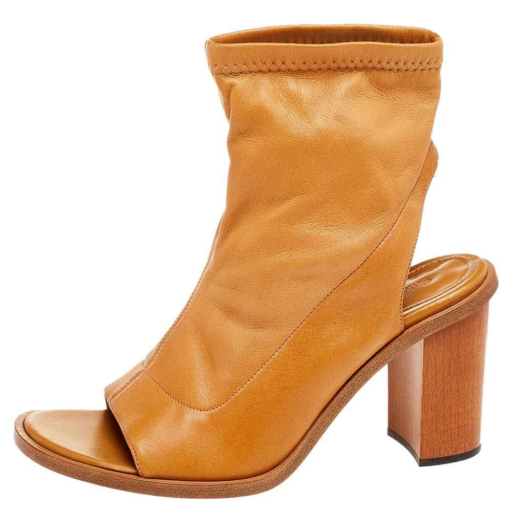Edgy, stylish, and comfortable, these Chloe boots are ideal for casual outings. Crafted from leather in a brown shade, they have ankle length, open toes, and block heels.

Includes: Original Dustbag