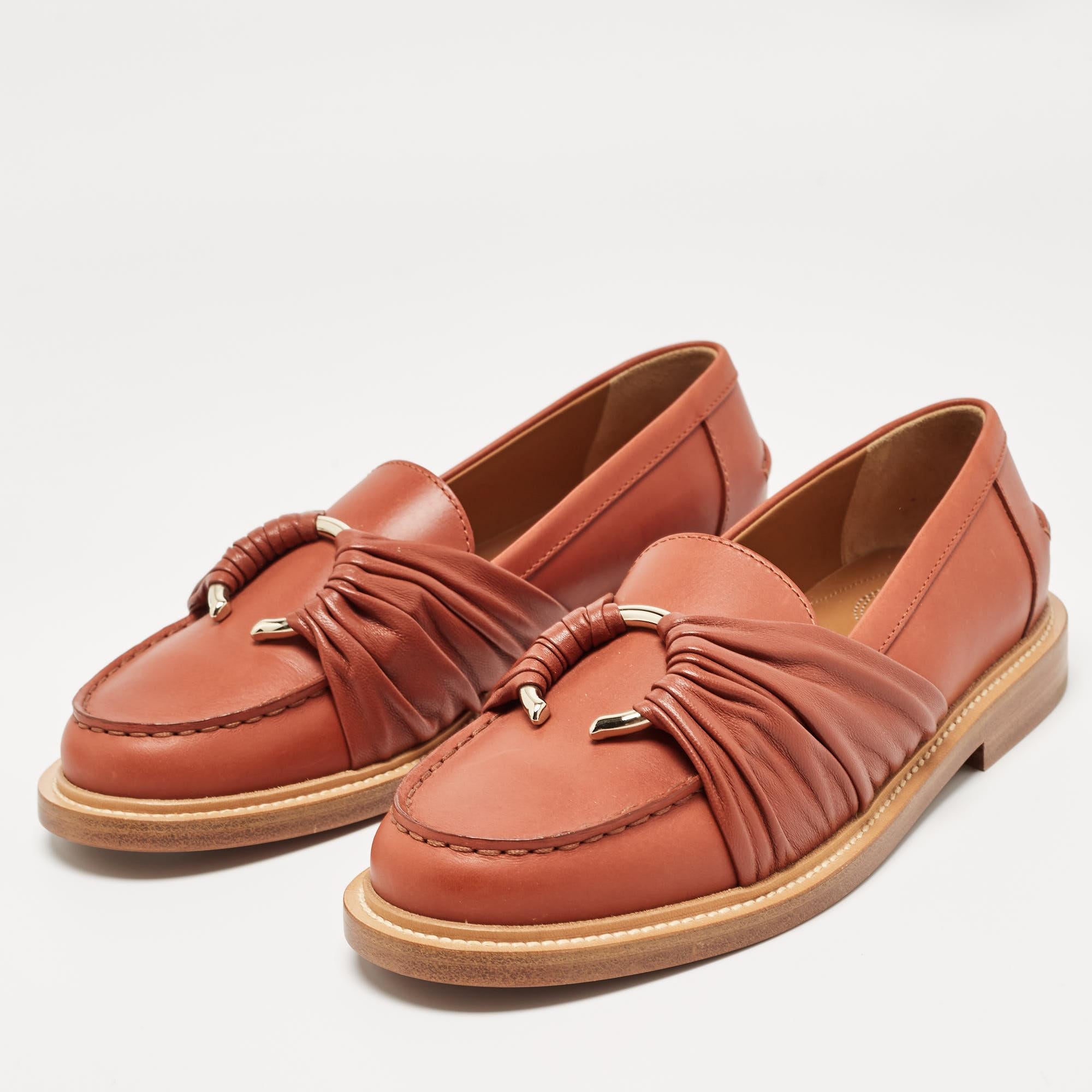 Chloe Brown Leather C Logo Loafers Size 37 For Sale 1