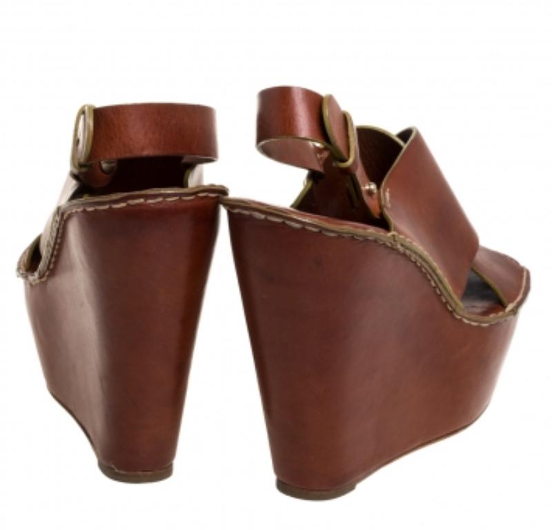 Chloe Brown Leather Criss Cross Platform Wedge Sandals Size 38 im Zustand „Relativ gut“ im Angebot in Dubai, Al Qouz 2