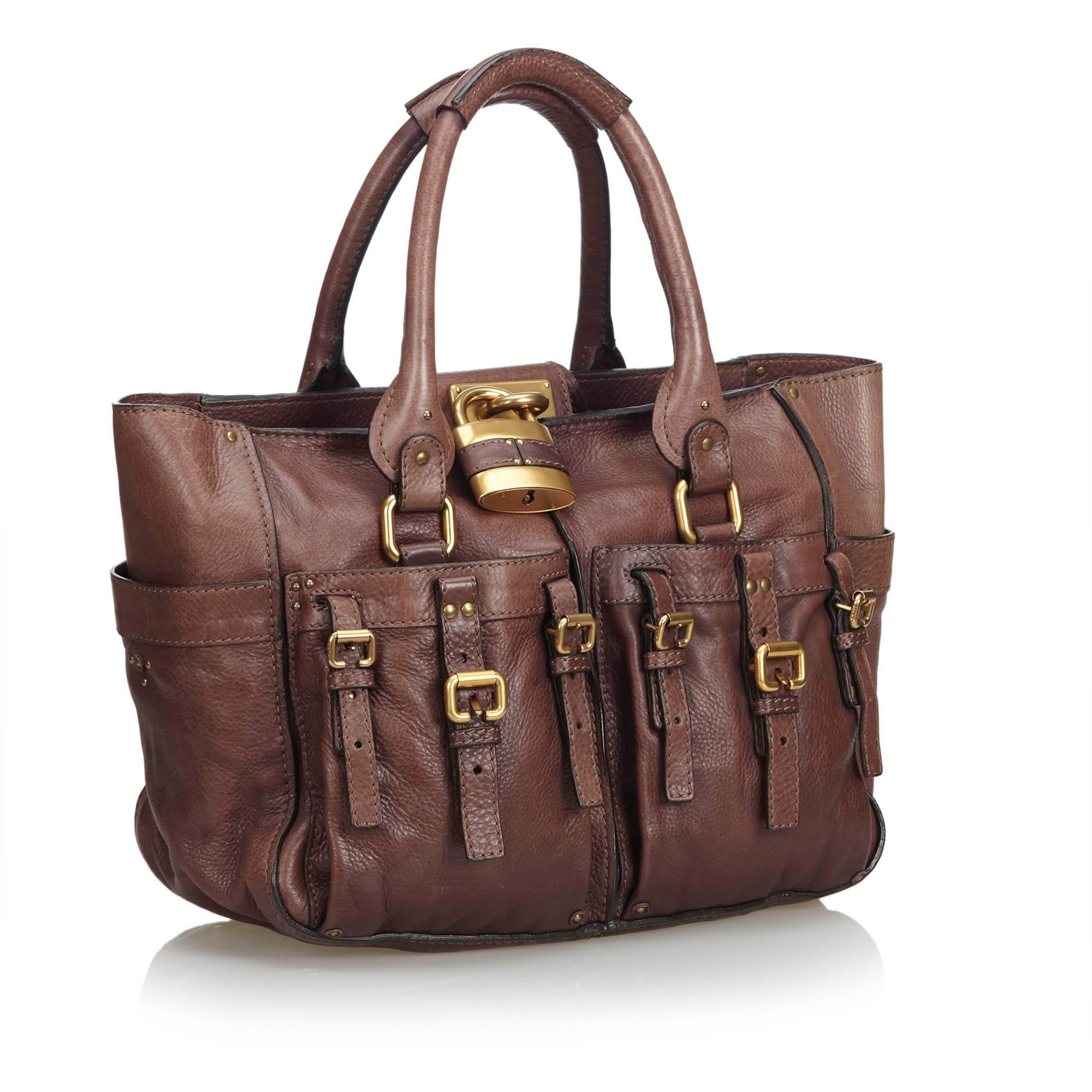 This tote bag features a leather body, exterior slip pockets, rolled leather handles, a top zip closure, and an interior zip pocket. It carries as B+ condition rating.

Inclusions: 
Dust Bag
Authenticity Card

Dimensions:
Length: 26.00 cm
Width: