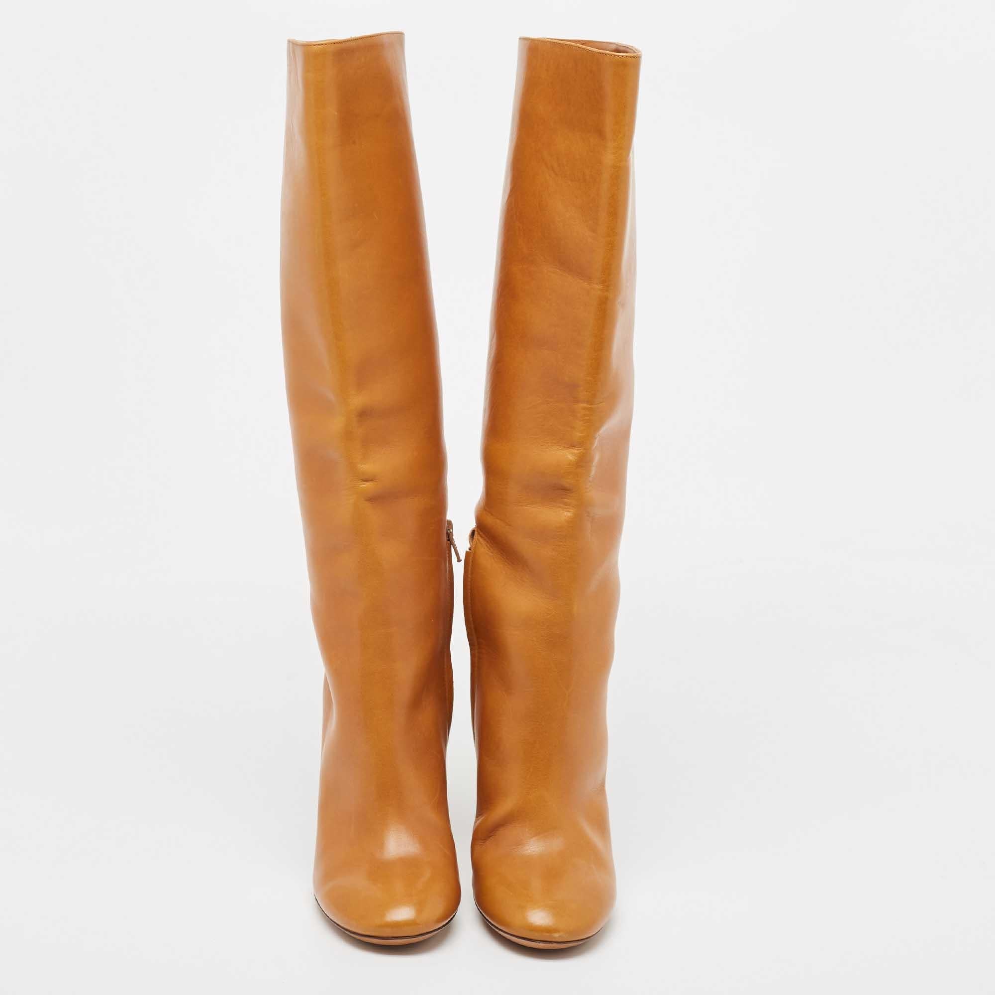 Elevate your style with these Chloe boots for women. Crafted with precision, these chic and versatile boots seamlessly blend fashion and comfort, offering sophistication for every season.

