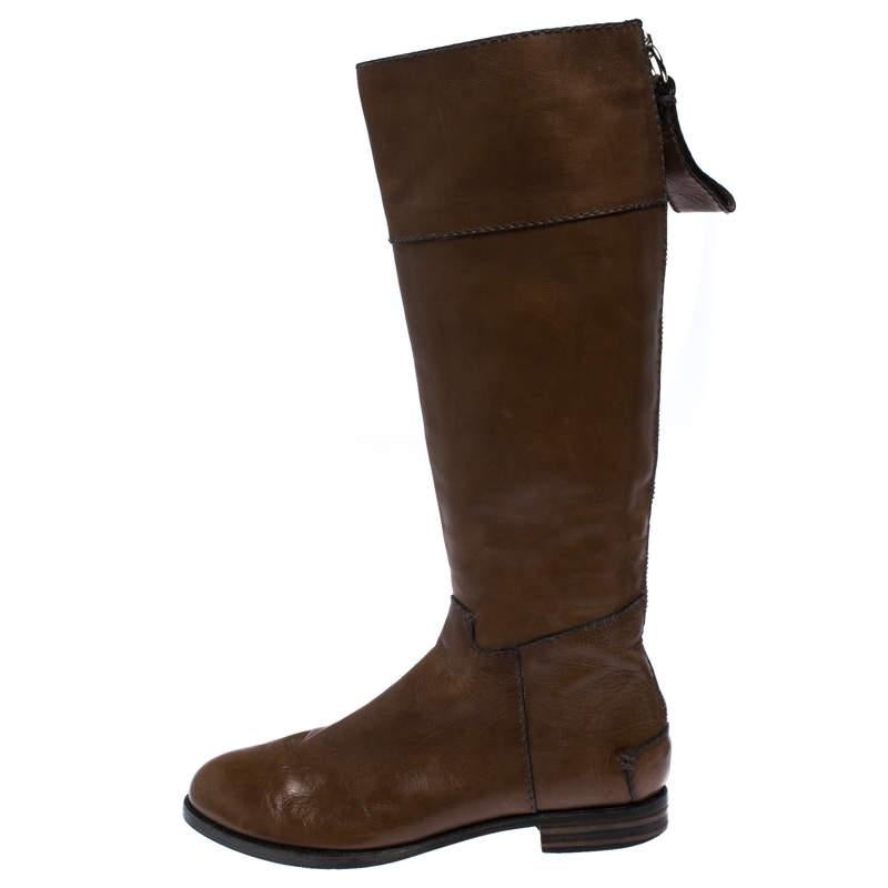 Chloe Brown Leather Knee Length Flat Boots Size 42 In Fair Condition For Sale In Dubai, Al Qouz 2