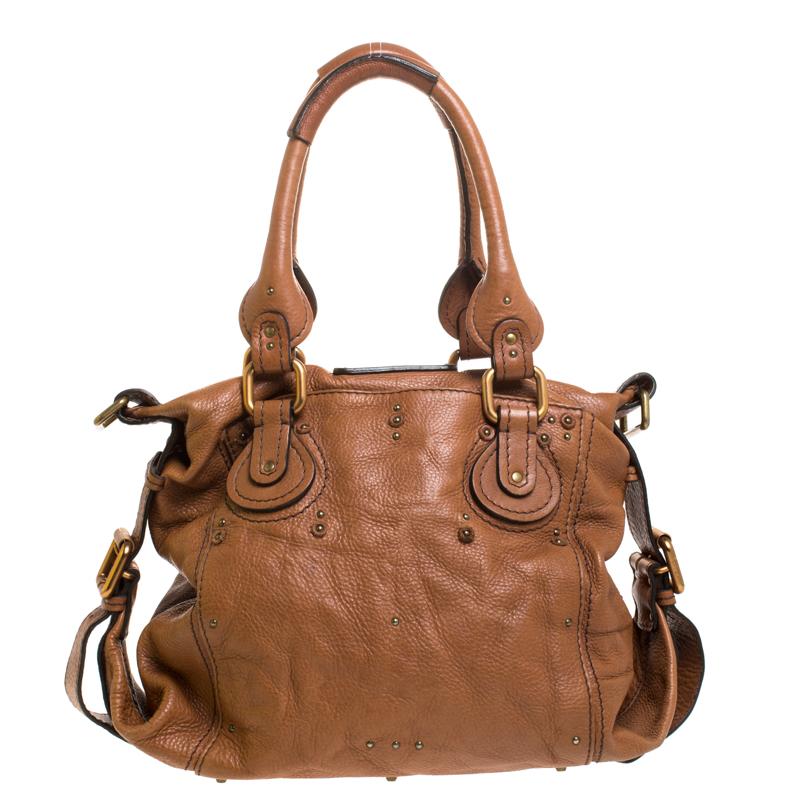 This Chloe Paddington satchel is built to assist your impeccable style on all days. Gold-tone hardware with a chunky lock on the front easily attracts all the attention. The brown leather has an interesting texture while the fabric interior is sized
