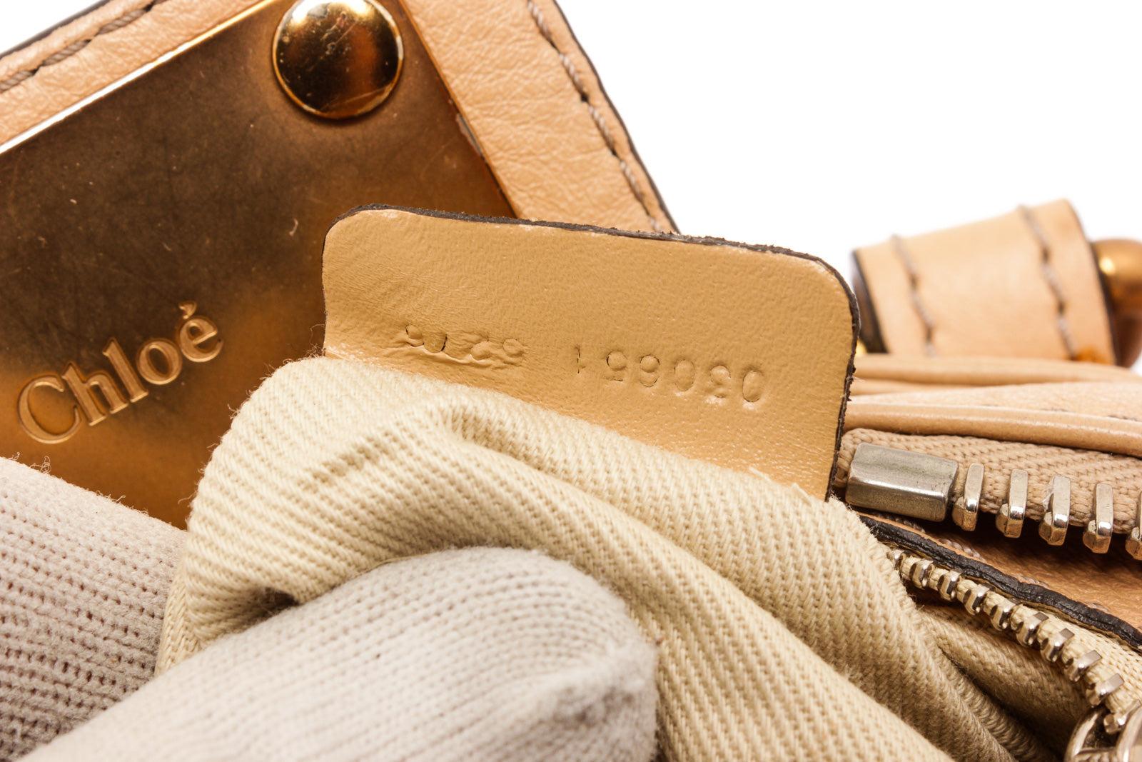 Paddington Umhängetasche aus braunem Leder mit goldfarbenen Beschlägen im Angebot 2
