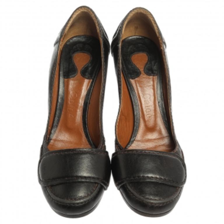 Chloe Brown Leather Round Toe Block Heel Pumps Size 37 In Good Condition For Sale In Dubai, Al Qouz 2