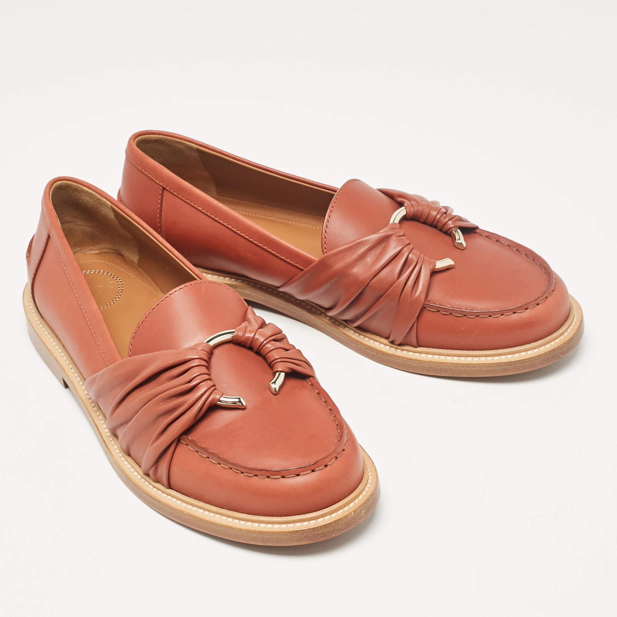 Chloe Mocassins en cuir Brown Taille 40.5 Neuf à Dubai, Al Qouz 2