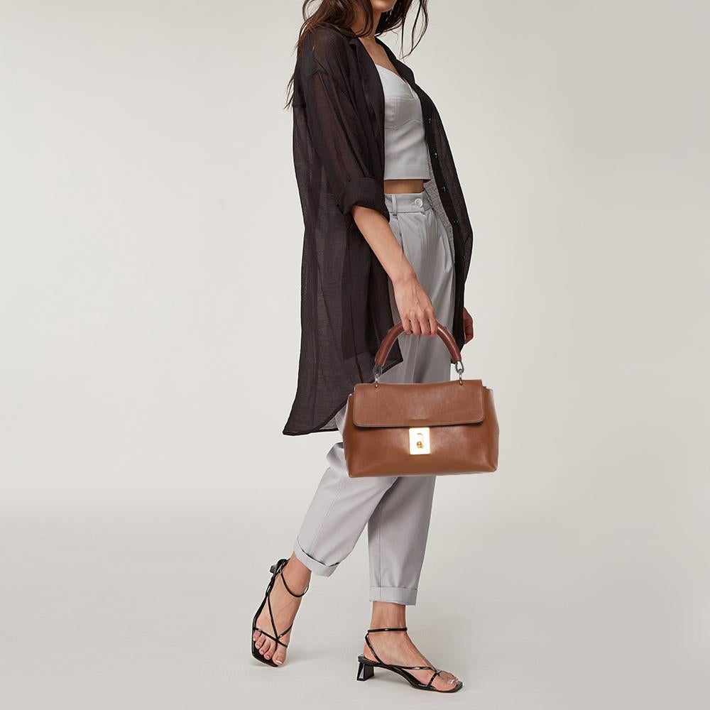 Featuring a sleek and structured silhouette, Chloe's collections capture the effortless, nonchalant finesse of the modern woman. Crafted from leather in a brown hue, this chic bag is equipped with a well-sized interior secured by a front flap. Hold