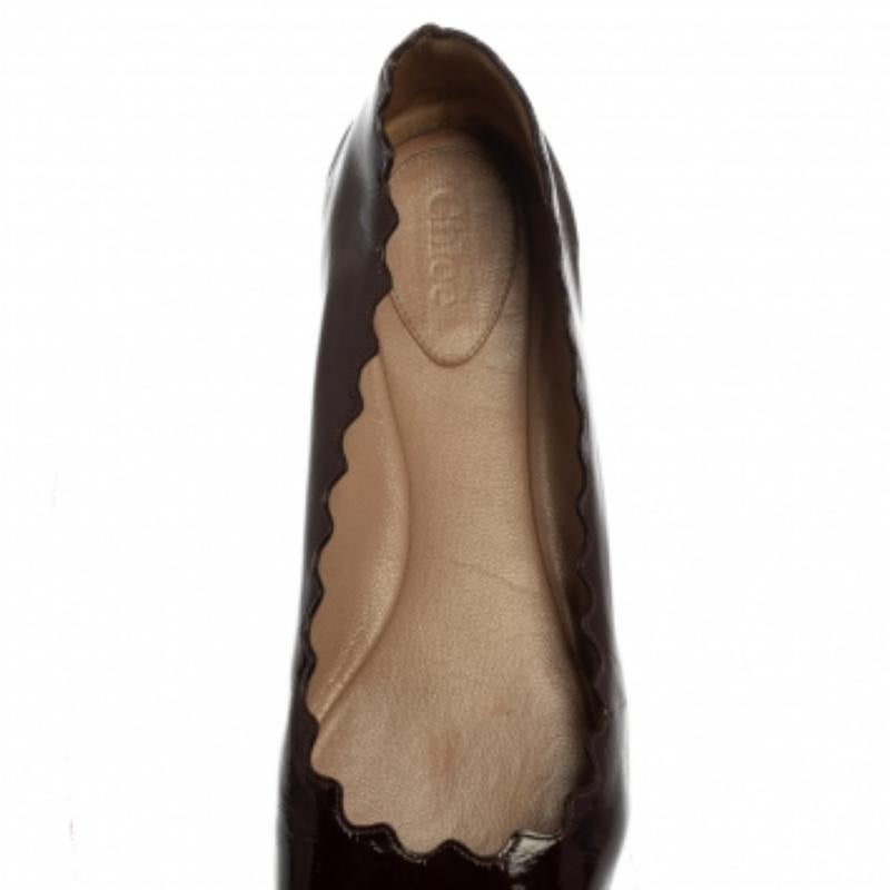 Chloé Brown Patent Leather Lauren Scalloped Ballerina Flats Size 37.5 In Good Condition For Sale In Dubai, Al Qouz 2