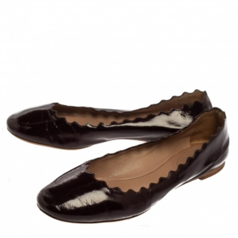 Women's Chloé Brown Patent Leather Lauren Scalloped Ballerina Flats Size 37.5 For Sale