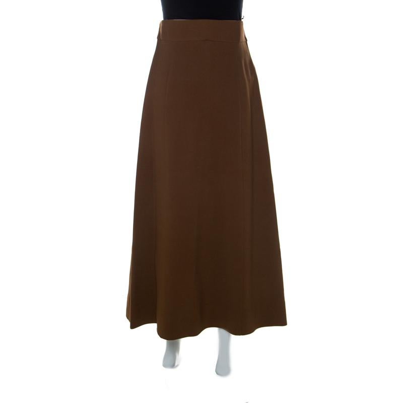 Match this elegant Chloe skirt with an elegant top and you're set for an after-work look. If you fancy to embrace the up-to-the-minute trends in fashion, this smart brown piece is ideal for you.

