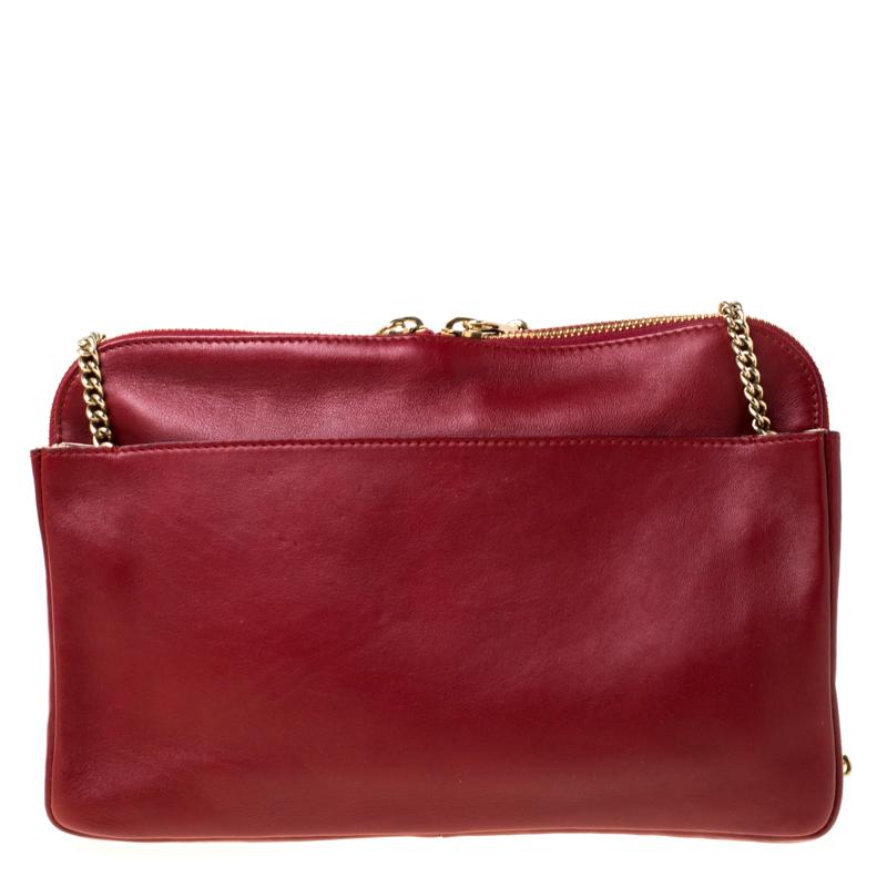 This stylish Chloe Lucy shoulder bag is crafted from burgundy leather and features a slip pocket at the front. The bag is accentuated with gold-tone chain links. The dual zip closure opens to a fabric-lined interior housing slip pockets. With this