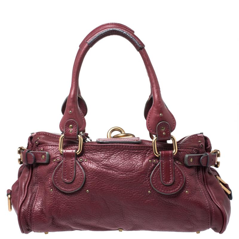 This Chloe Paddington satchel is built to assist your impeccable style on all days. Gold-tone hardware with a chunky lock on the front easily attracts all the attention. The burgundy leather has an interesting texture while the fabric interior is