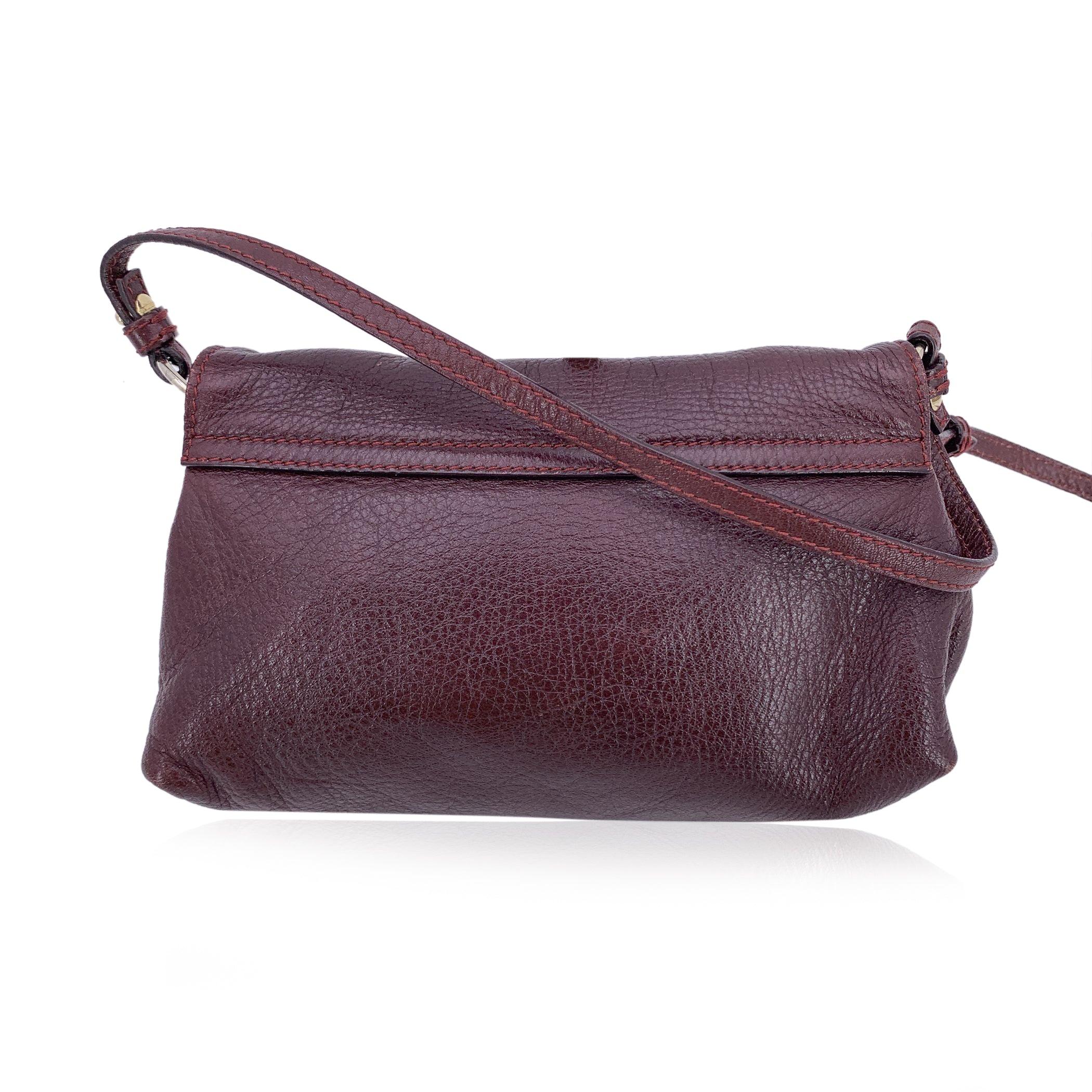 Chloe Burgundy lila Leder 2 Weg Lily Crossbody Tasche Handtasche (Rot) im Angebot