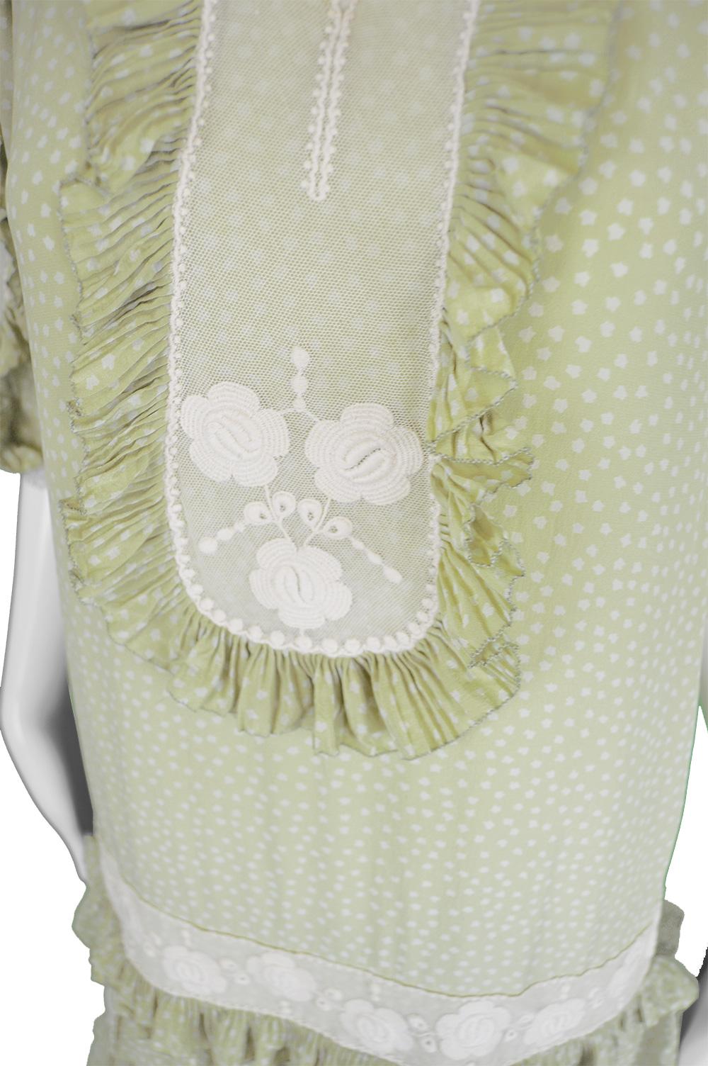 Chloe by Karl Lagerfeld 1970s Vintage Pastel Green Ruffled Silk & Lace Dress In Good Condition In Doncaster, South Yorkshire