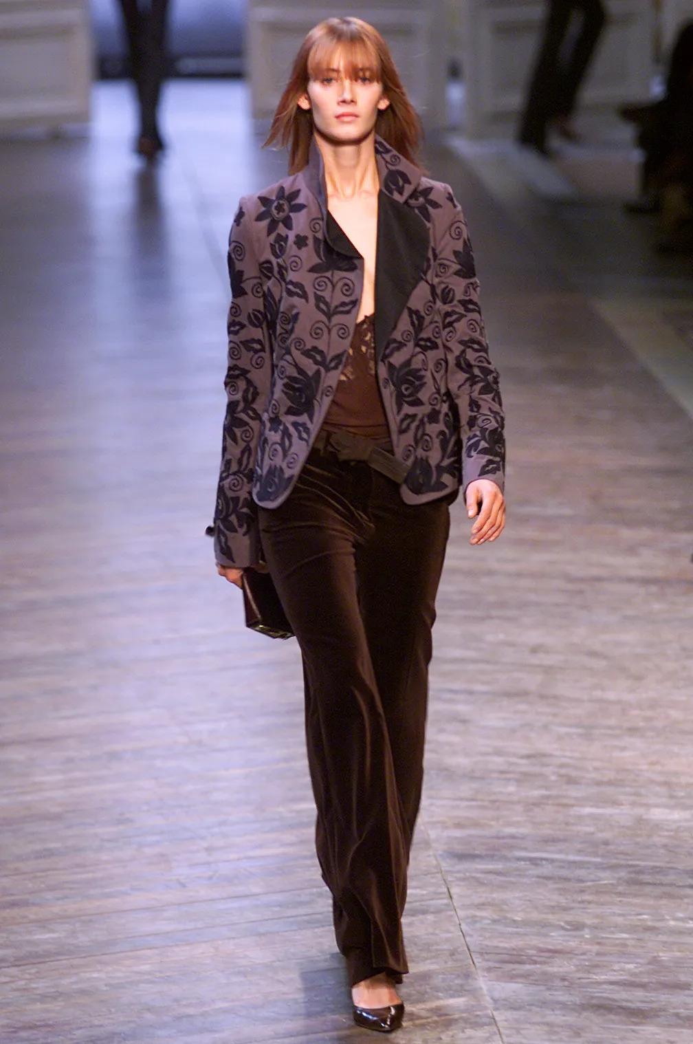 Noir Chloé by Phoebe Philo F/W 2002 Embroidered Baroque Violet Coat en vente