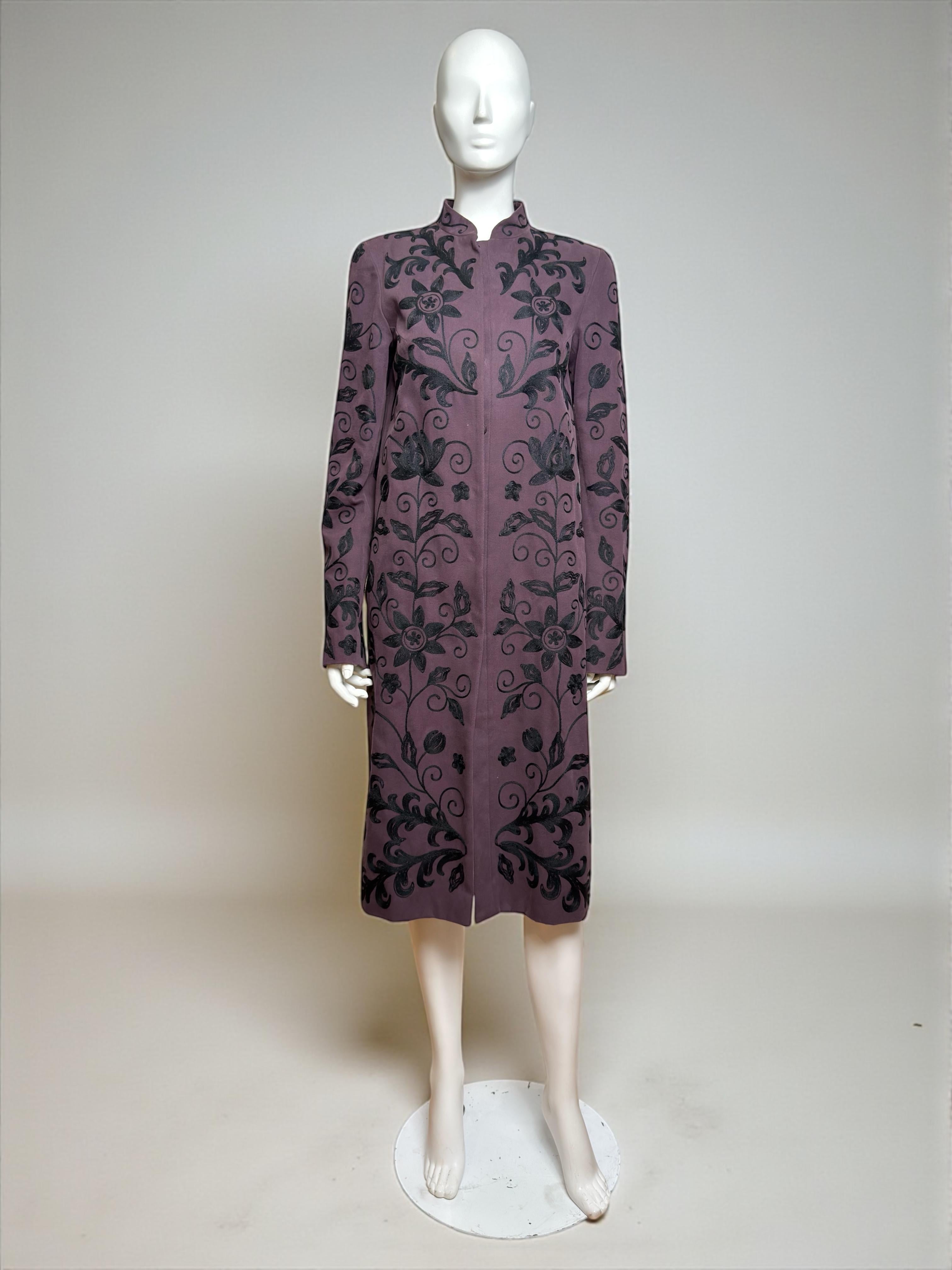 Chloé by Phoebe Philo F/W 2002 Embroidered Baroque Violet Coat Excellent état - En vente à Paris, FR