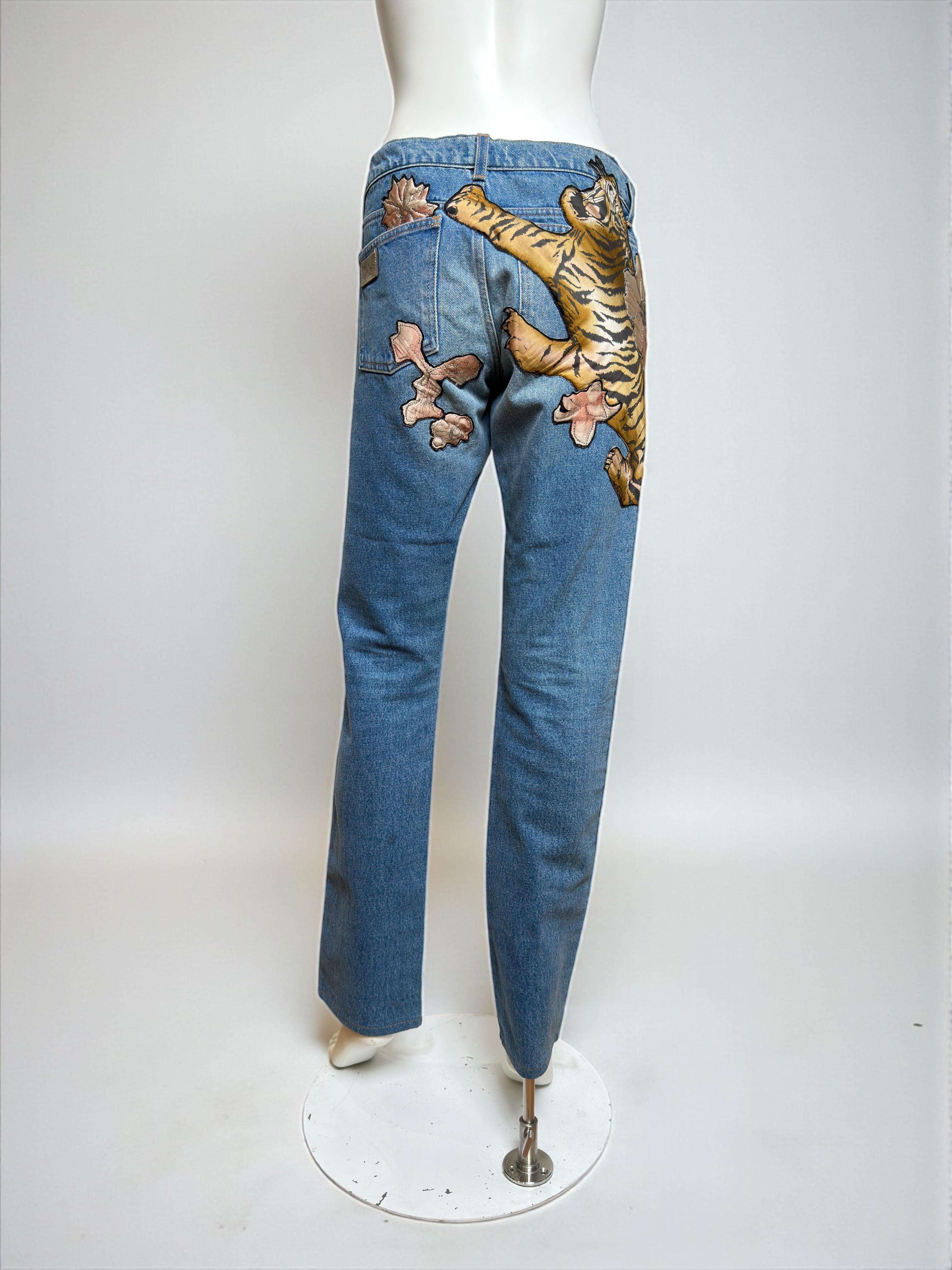 Jean en denim appliqué de tigres et de fleurs Chloé by Phoebe Philo F/W 2003 Excellent état - En vente à Paris, FR