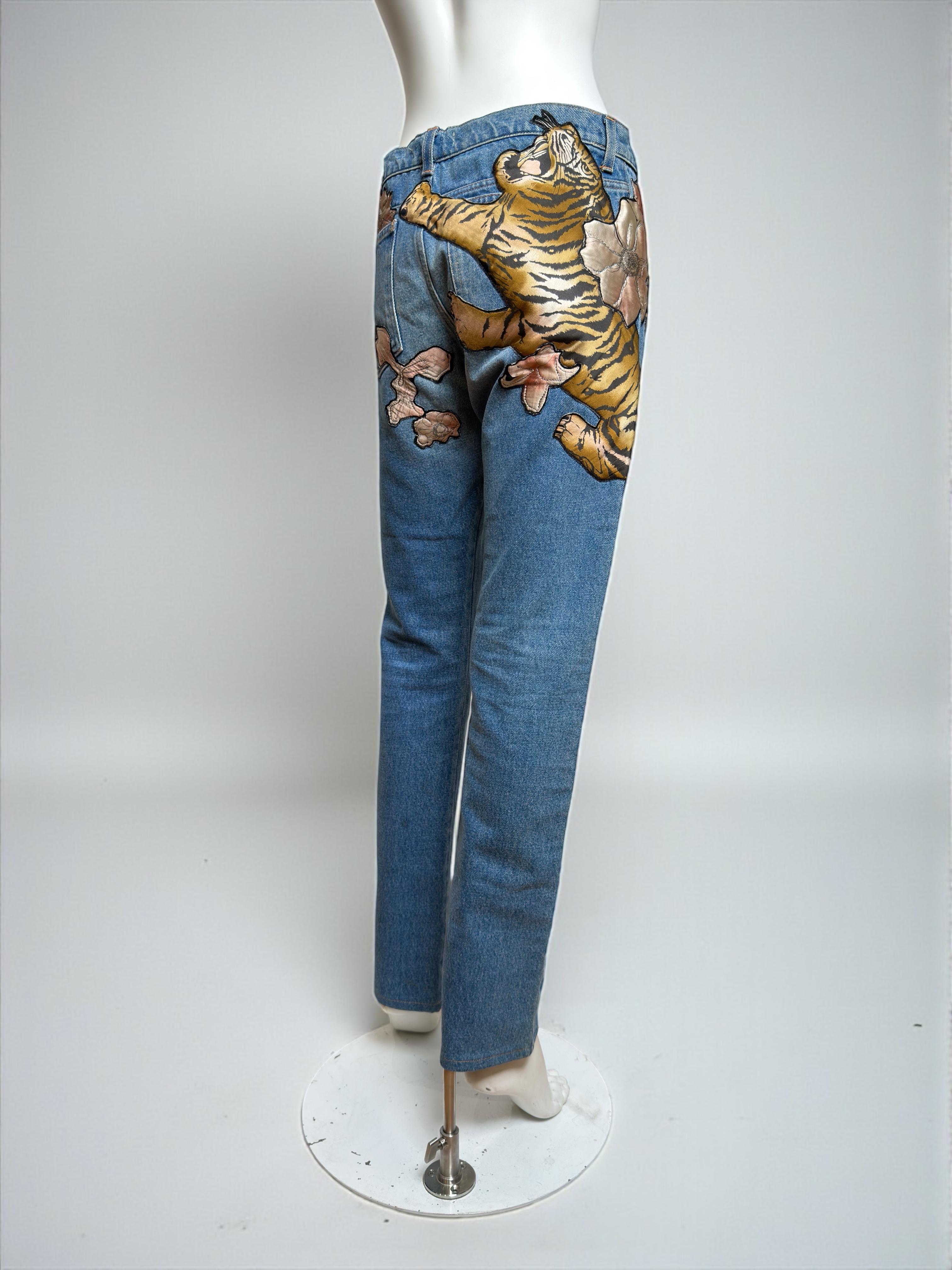 Jean en denim appliqué de tigres et de fleurs Chloé by Phoebe Philo F/W 2003 Pour femmes en vente