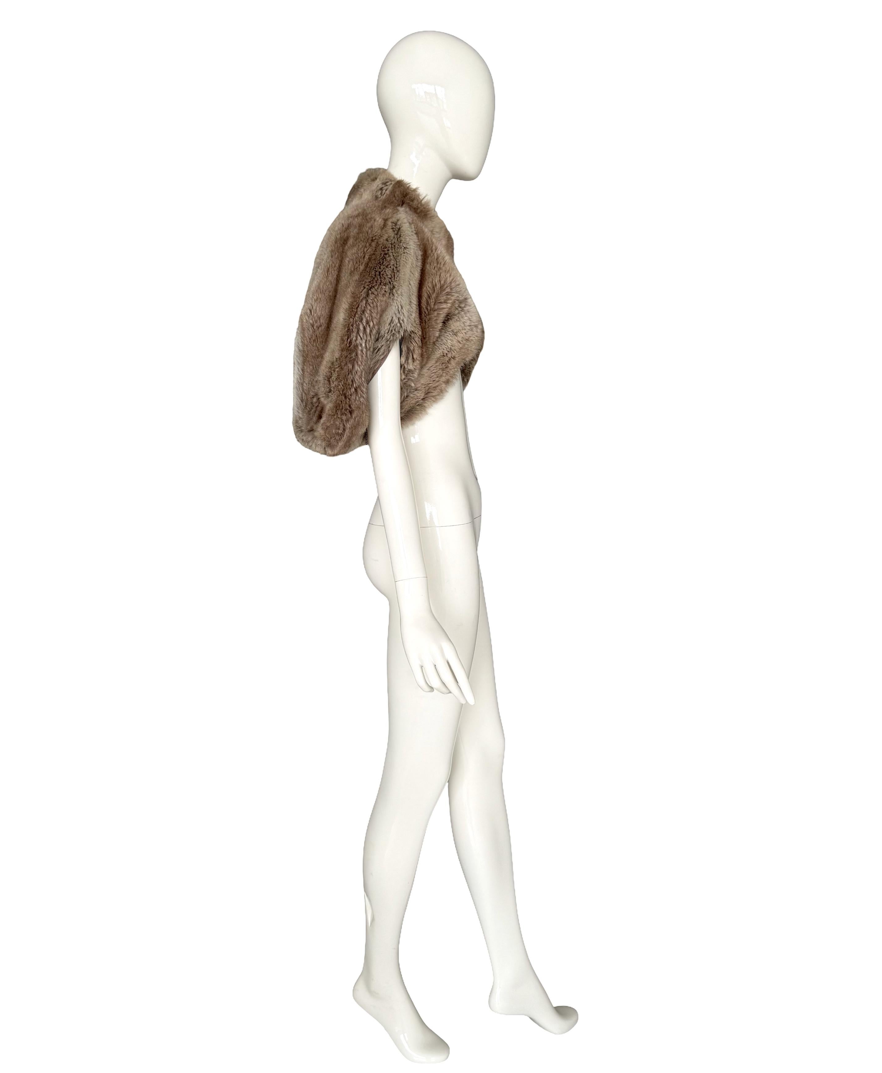 Cappello in pelliccia sintetica impreziosito Chloé by Stella McCartney Autunno Inverno 2001 in vendita 7