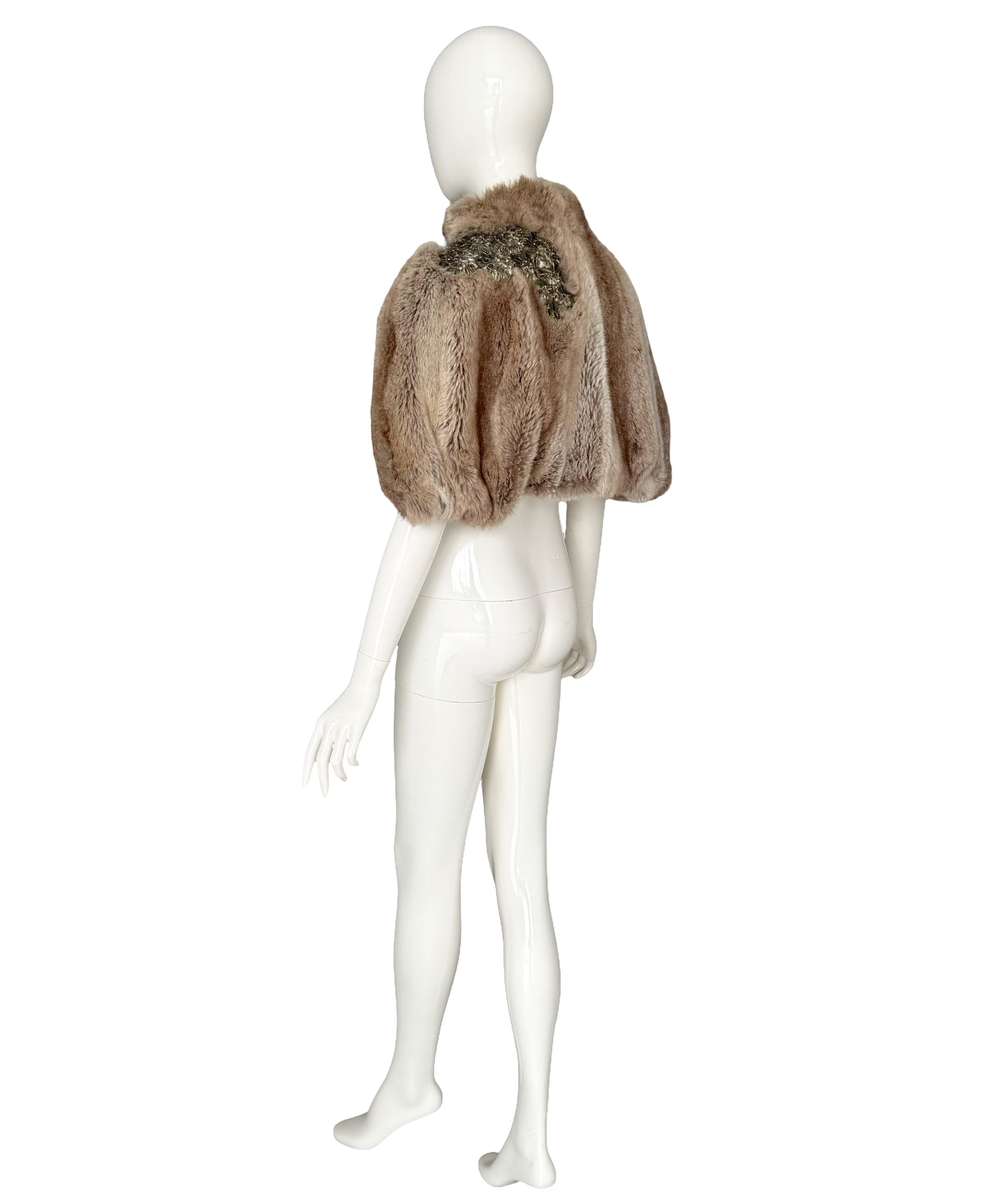 Cappello in pelliccia sintetica impreziosito Chloé by Stella McCartney Autunno Inverno 2001 in vendita 8