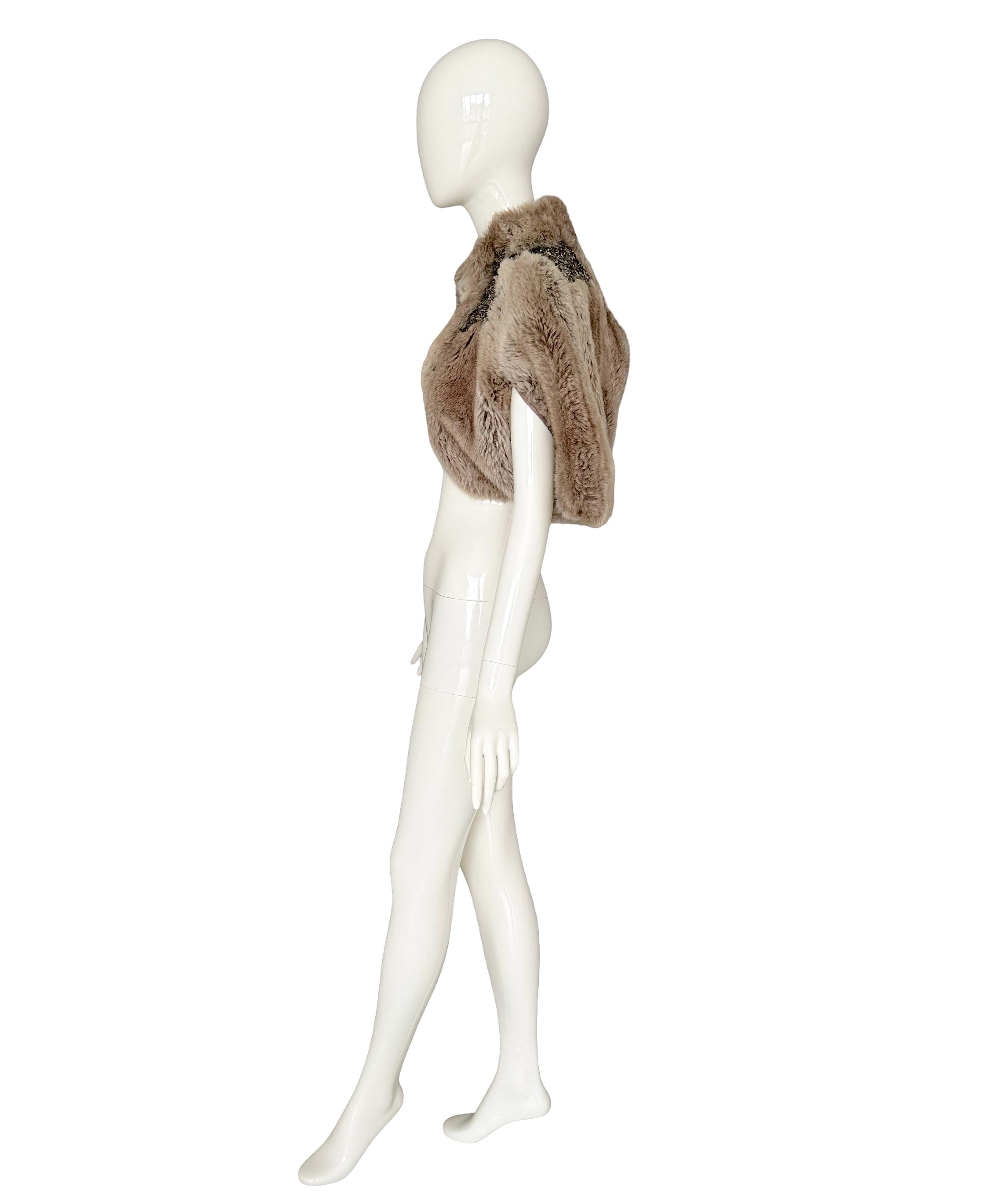 Cappello in pelliccia sintetica impreziosito Chloé by Stella McCartney Autunno Inverno 2001 in vendita 10